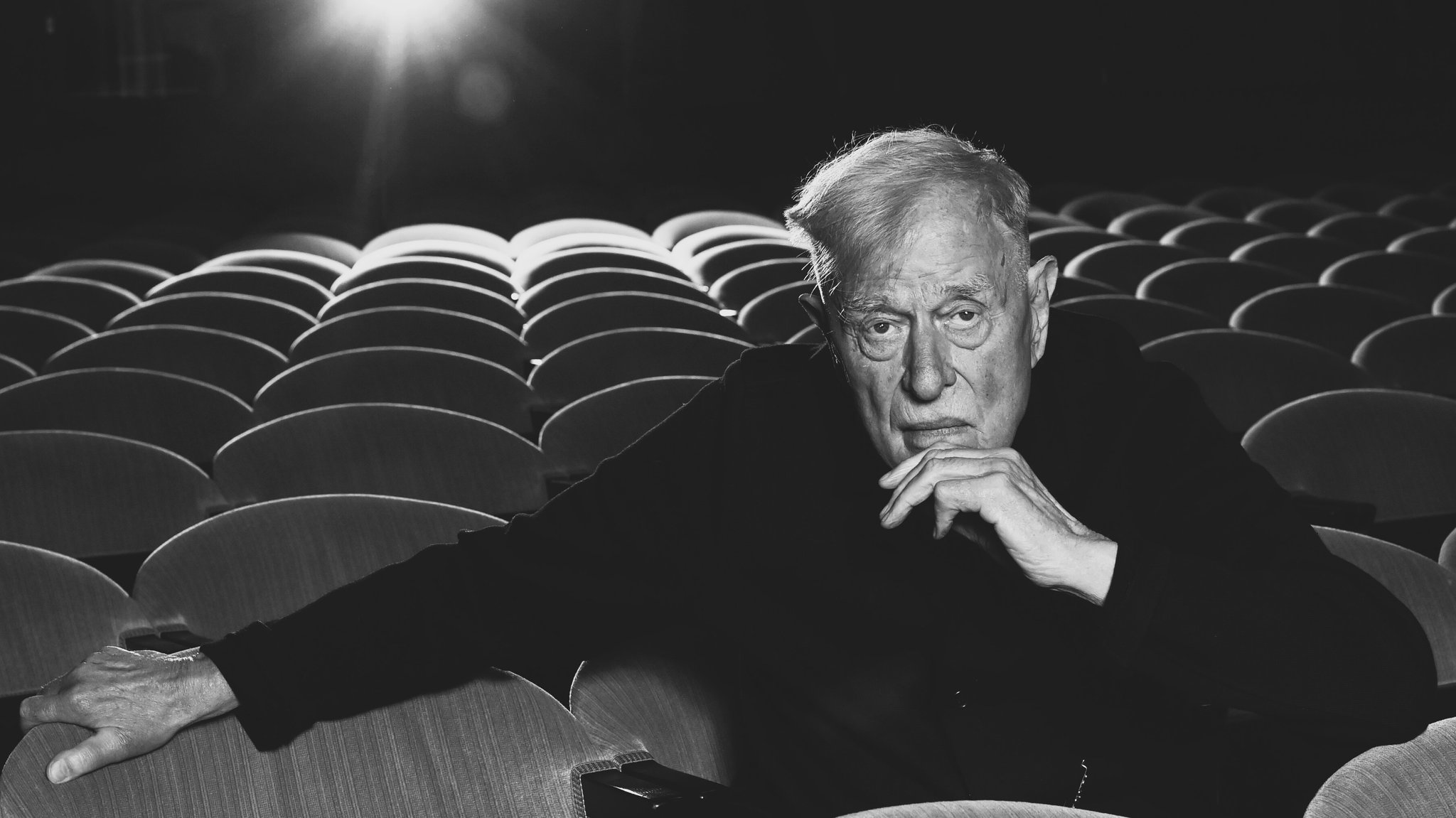 ARCHIVBILD Der Theaterregisseur und Intendant Claus Peymann am 25.0502022 bei einem exklusiven Fototermin im Renaissance Theater. 